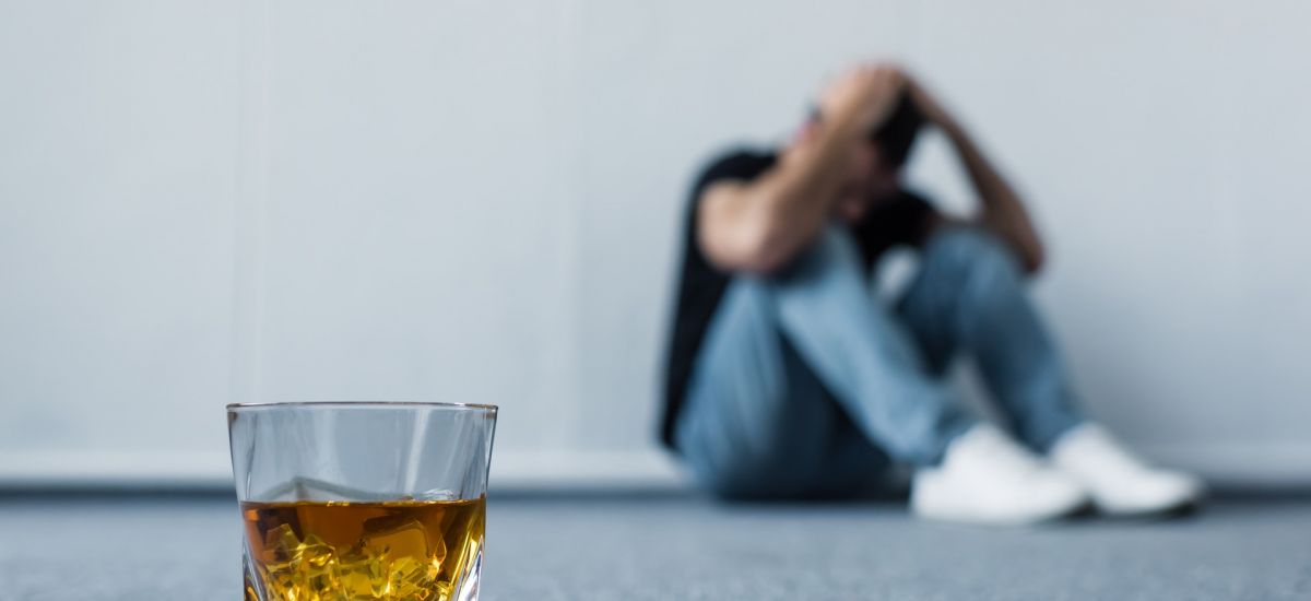 Quanto tempo um alcoólatra fica internado?
