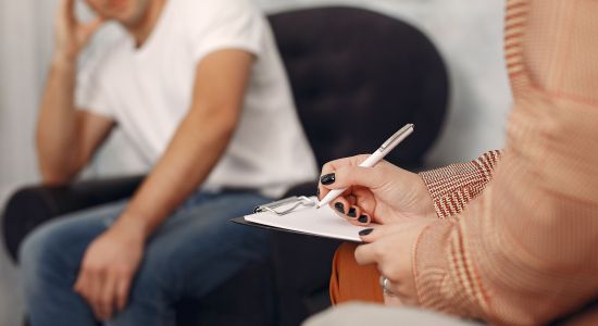 Quando chega a hora de internar um dependente químico?
