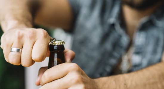 Como lidar com o alcoolismo na família?