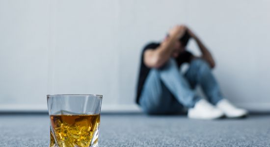 Quanto tempo um alcoólatra fica internado?