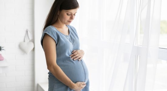 O que acontece com o bebê quando a mãe usa drogas?