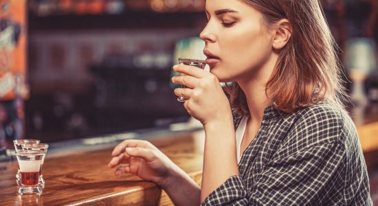 Veja quais os sintomas do alcoolismo e se deve se preocupar